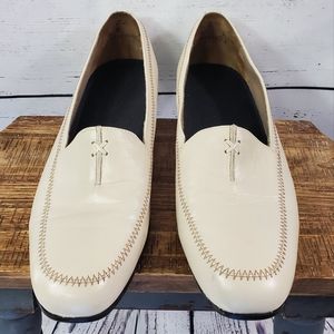 MUNRO Cream Leather Slip On Loafers Size 12 Medium